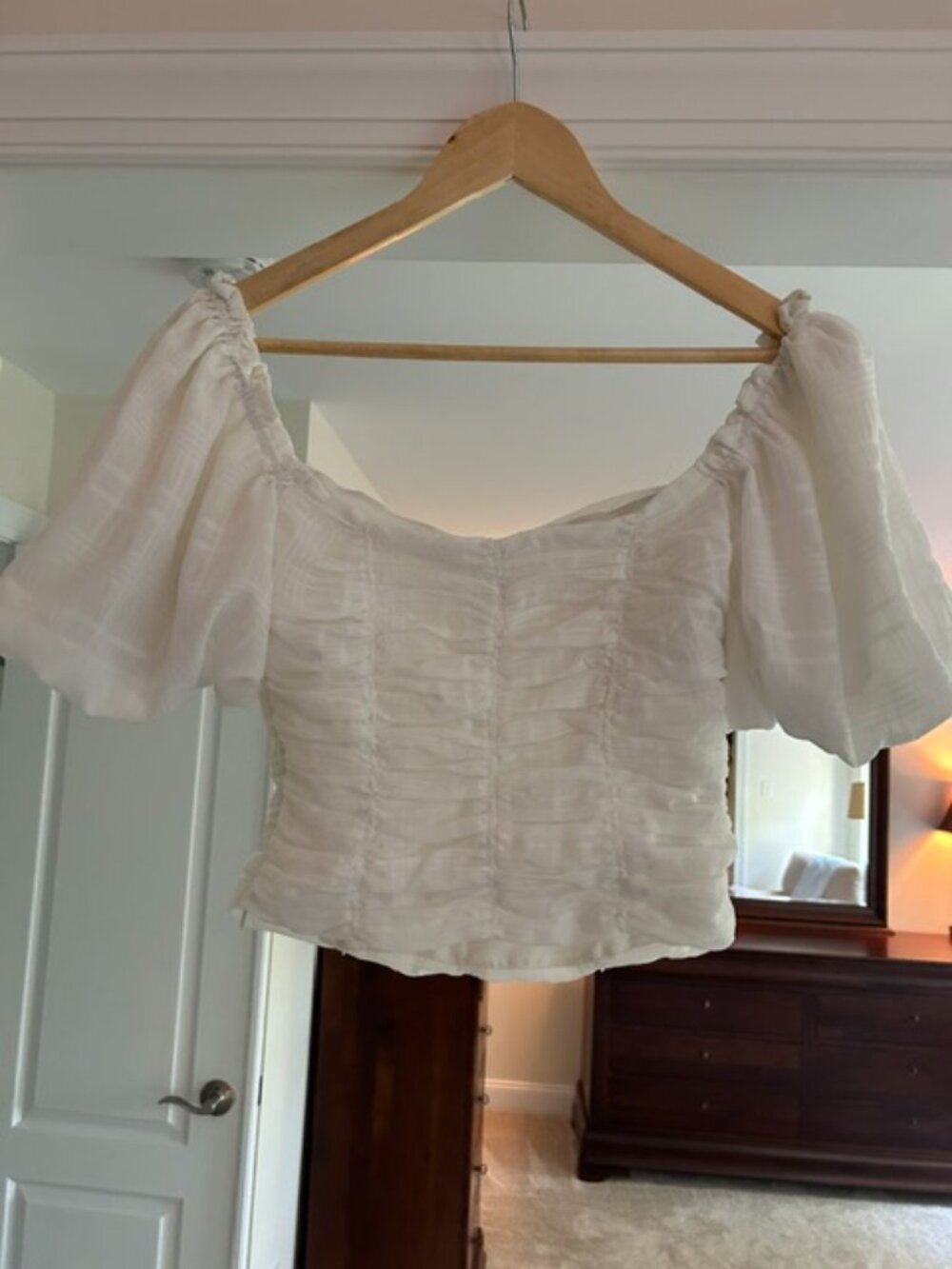 ASTR The Label White Ruched Puff Sleeve Crop Top | Cottagecore Romantic Blouse - Picture 4 of 7